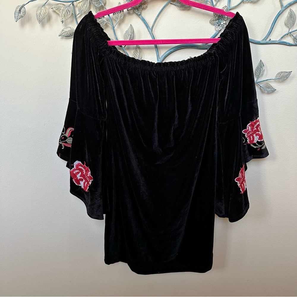 Francesca's black velvet & floral bell sleeves off shoulder Sz S NWT